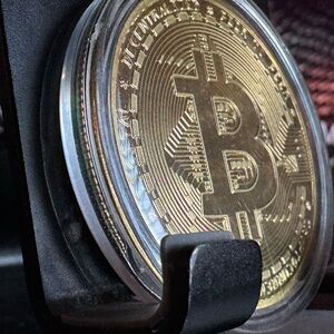 CRYPTO COLLECTABLE BITCOIN SOUVENIR COIN